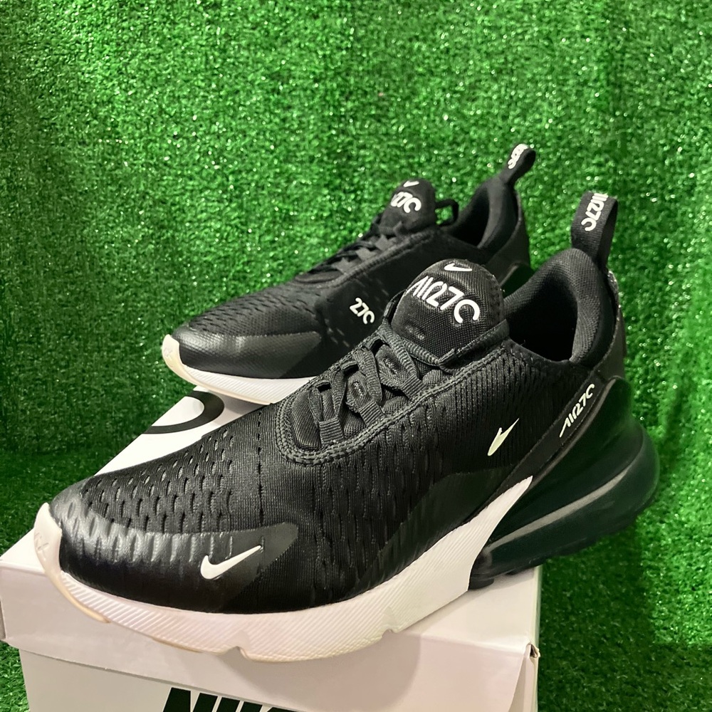 Nike Air Max 270 Black and White Sneakers size 9.5
